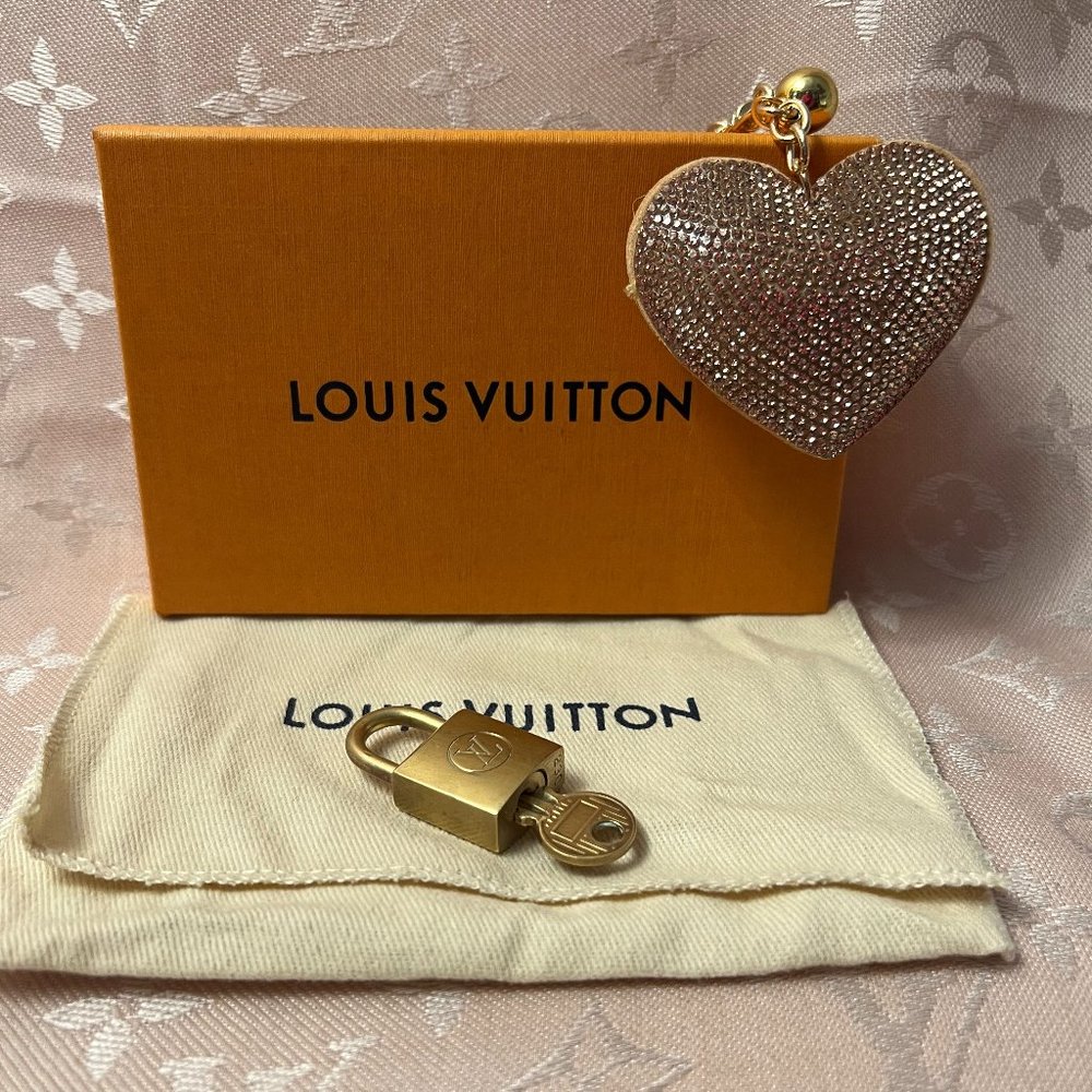 Louis Vuitton #230 Lock and Key 230-001